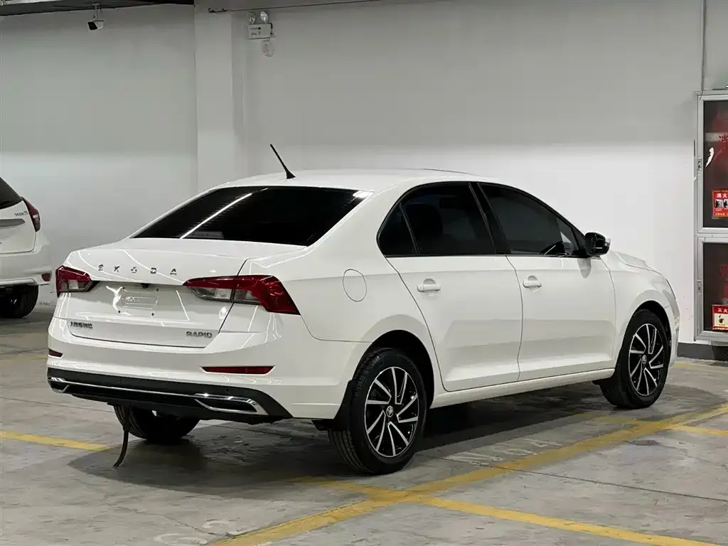 Skoda Rapid — фото 2