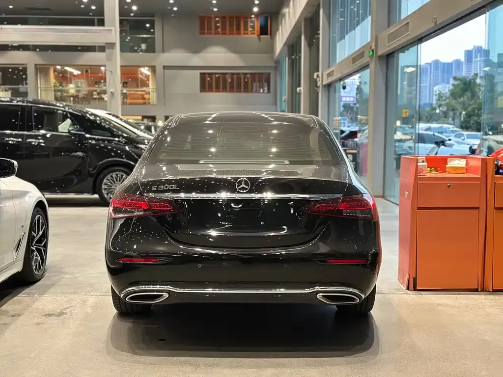 Mercedes-Benz E-Class — фото 4