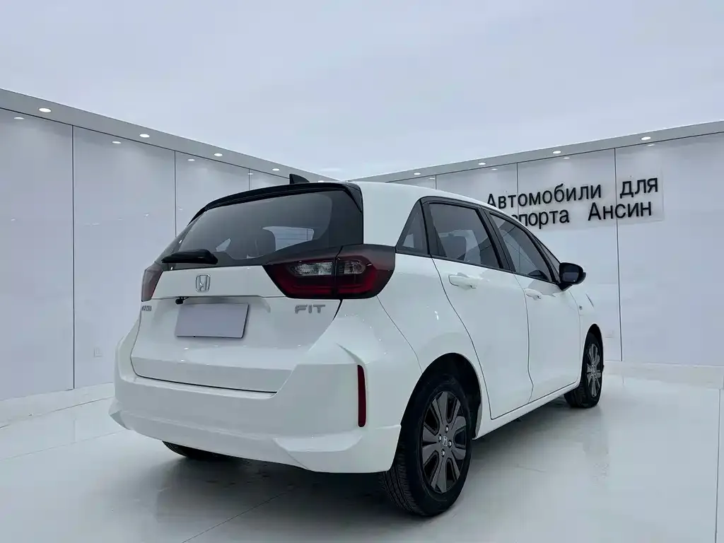 Honda Fit — фото 9