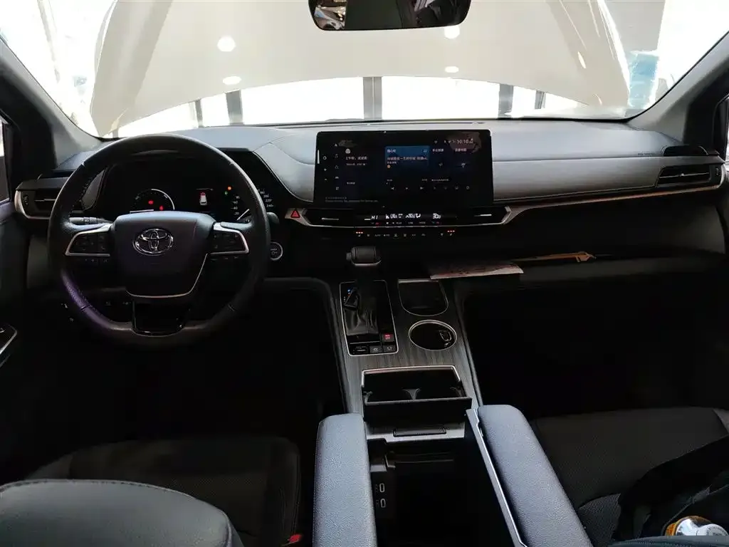 Toyota Sienna — фото 2