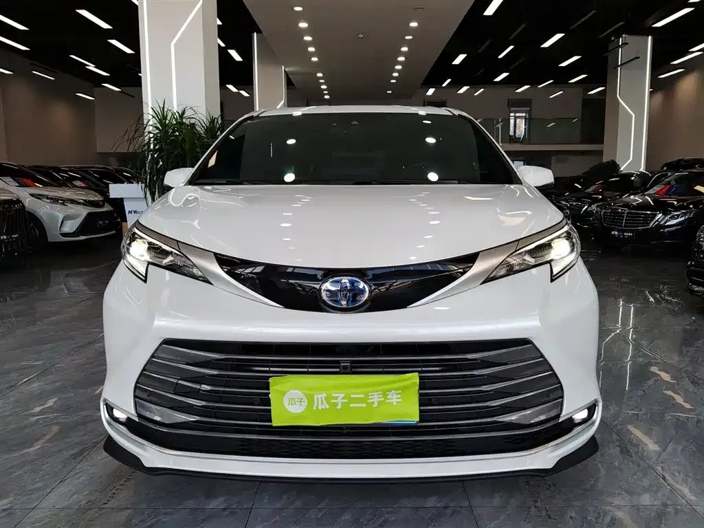 Toyota Sienna — фото 9