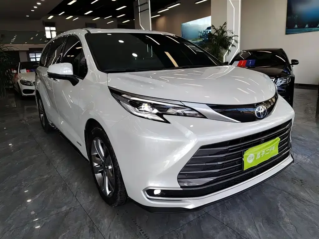 Toyota Sienna — фото 8