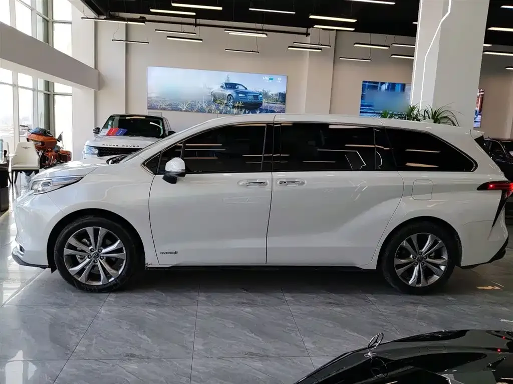 Toyota Sienna — фото 5
