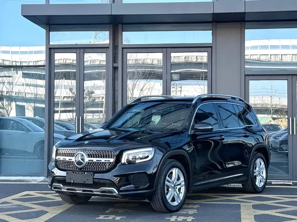 Mercedes-Benz GLB — фото 1