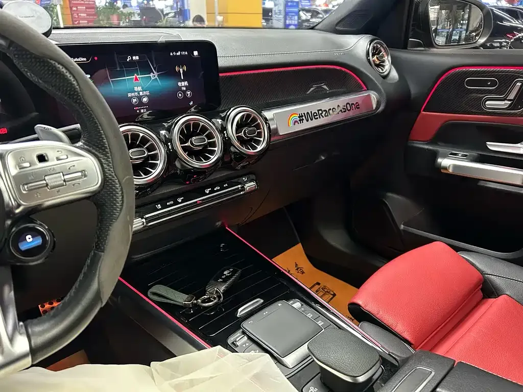 Mercedes-Benz GLB AMG — фото 9