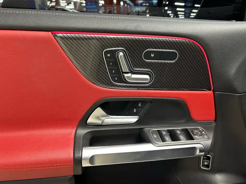 Mercedes-Benz GLB AMG — фото 10