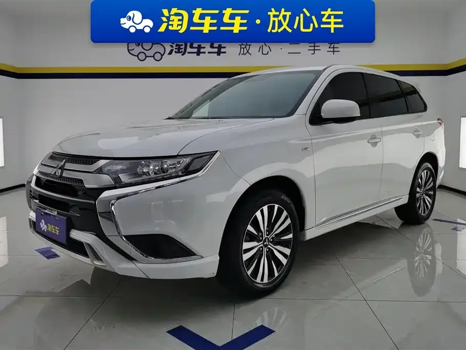 Mitsubishi Outlander — фото 1