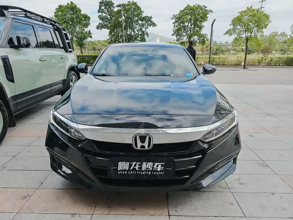 Honda Accord — фото 1