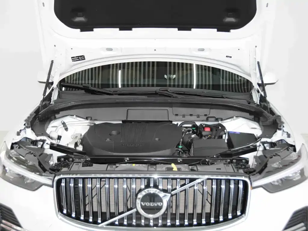 Volvo XC60 — фото 6