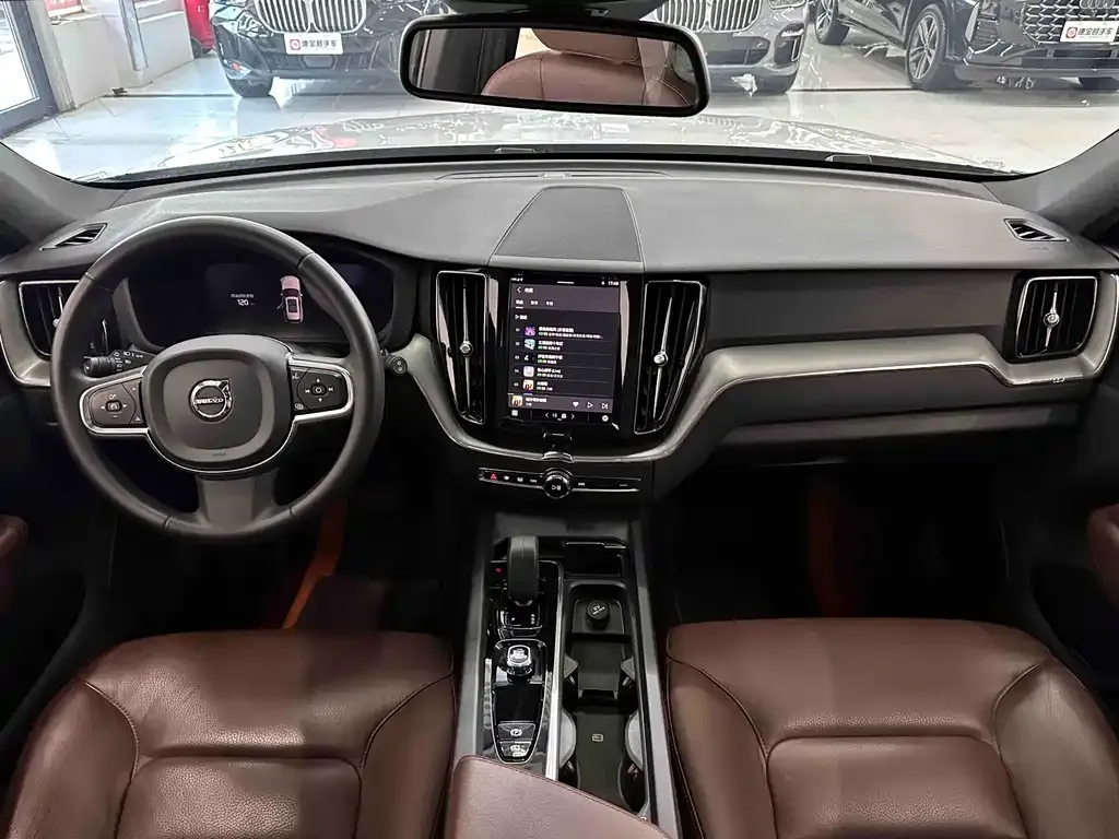 Volvo XC60 — фото 7