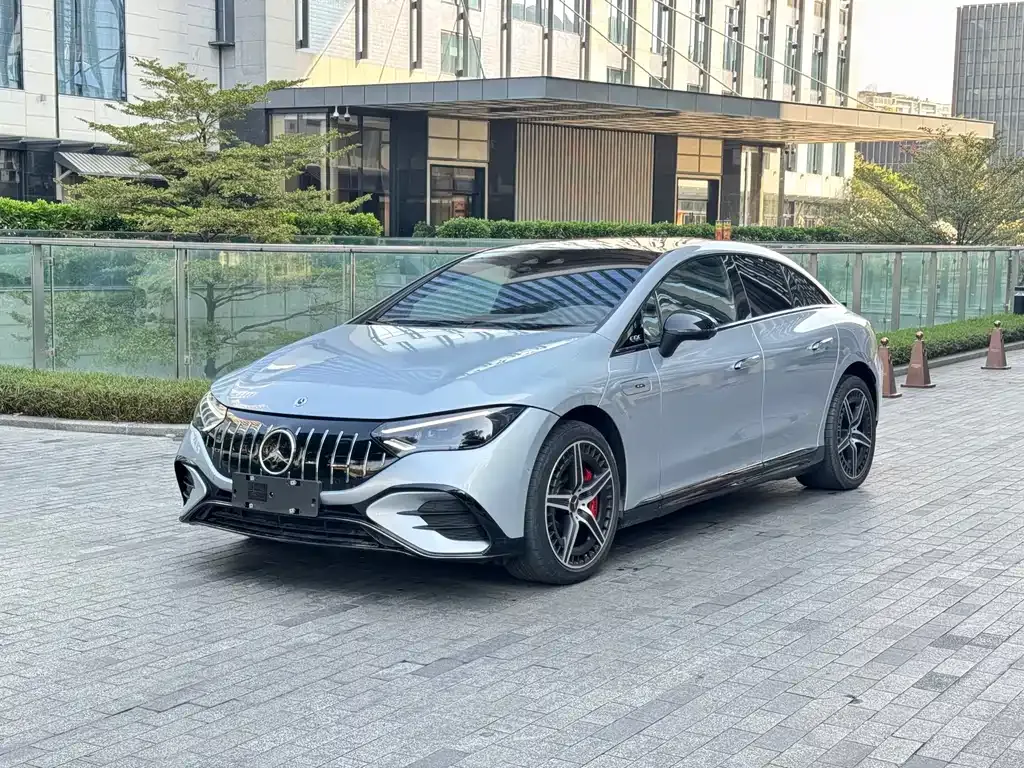 Mercedes-Benz EQE AMG — фото 1