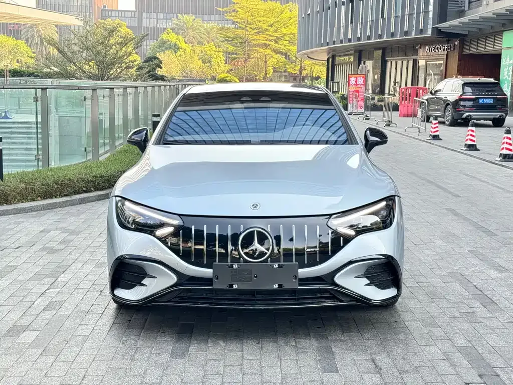 Mercedes-Benz EQE AMG — фото 3