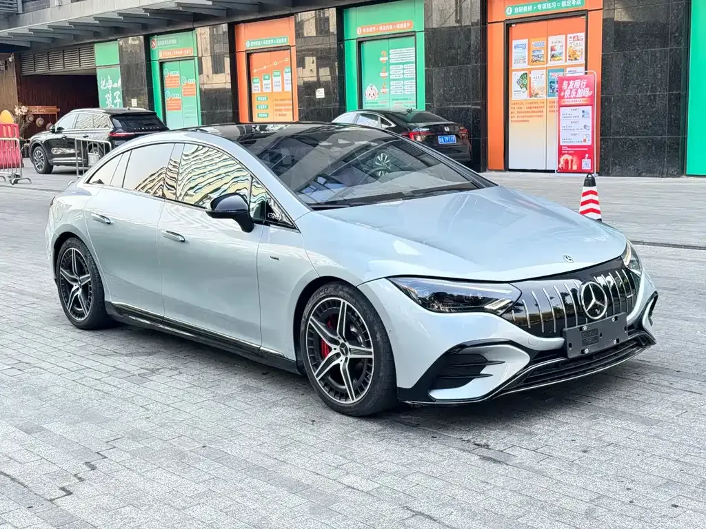 Mercedes-Benz EQE AMG — фото 2