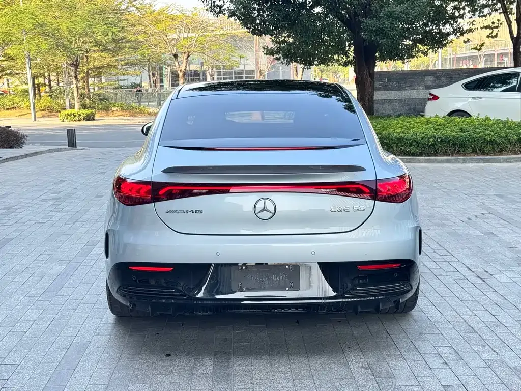 Mercedes-Benz EQE AMG — фото 4