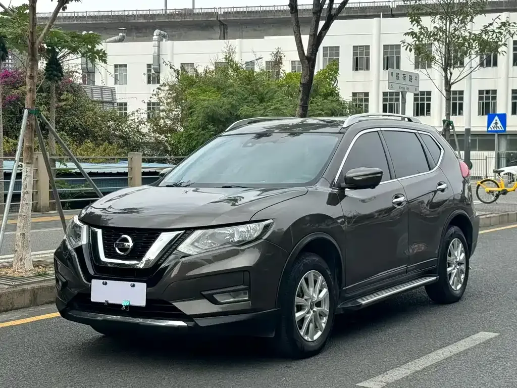 Nissan X-Trail — фото 1