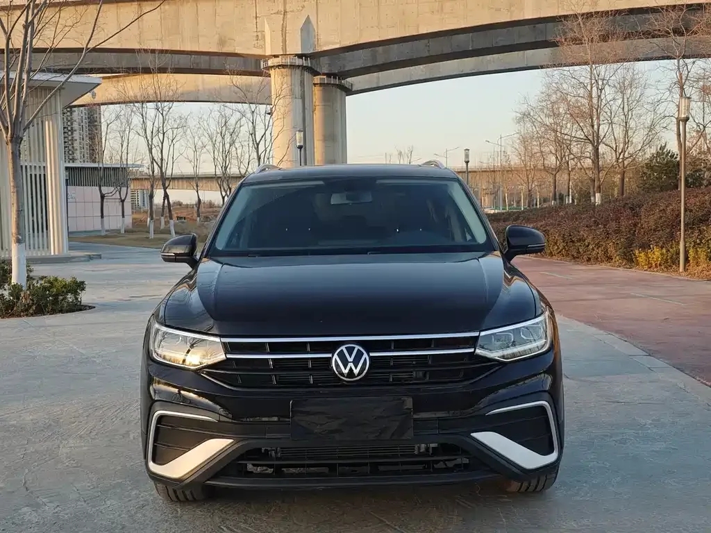 Volkswagen Tiguan L — фото 6