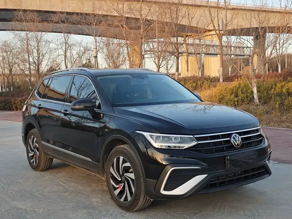 Volkswagen Tiguan L — фото 9