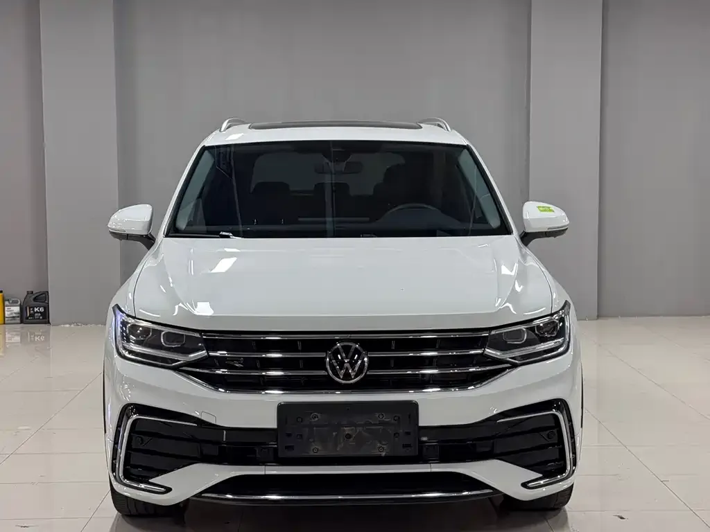 Volkswagen Tiguan L — фото 2