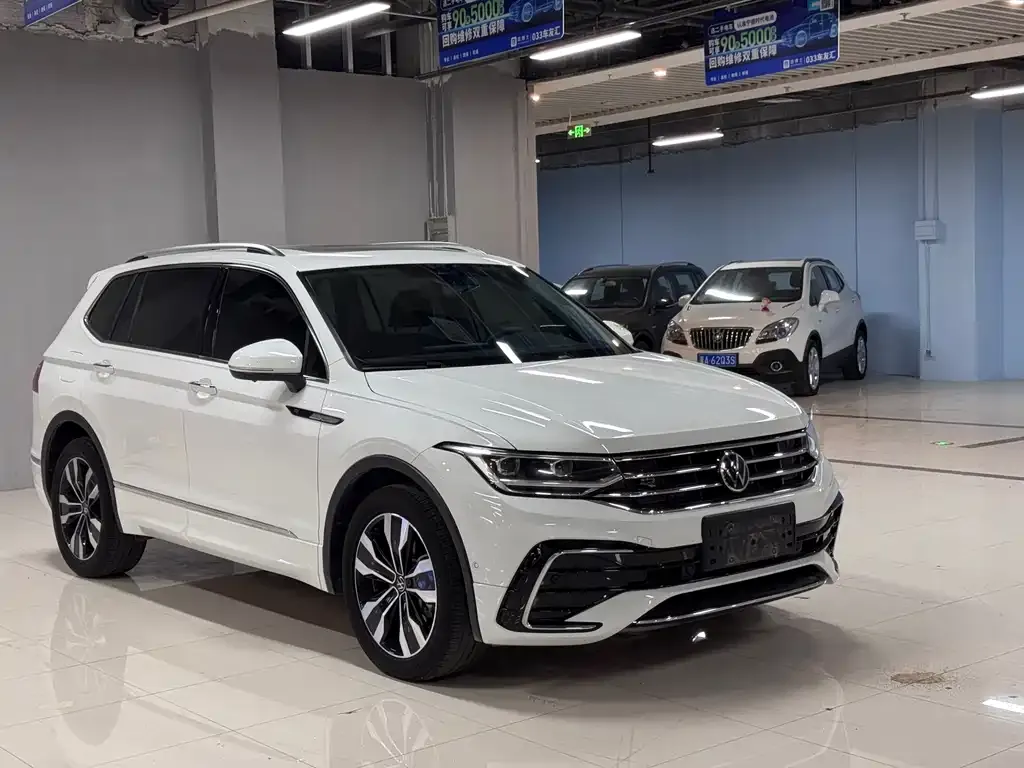 Volkswagen Tiguan L — фото 3