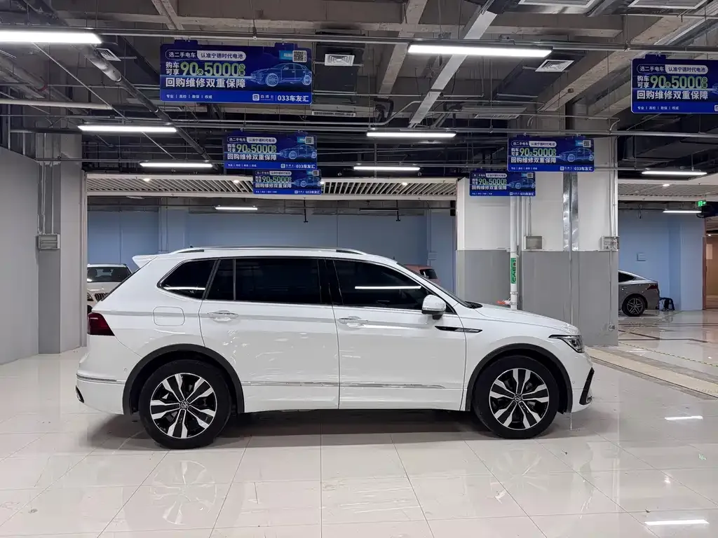 Volkswagen Tiguan L — фото 4