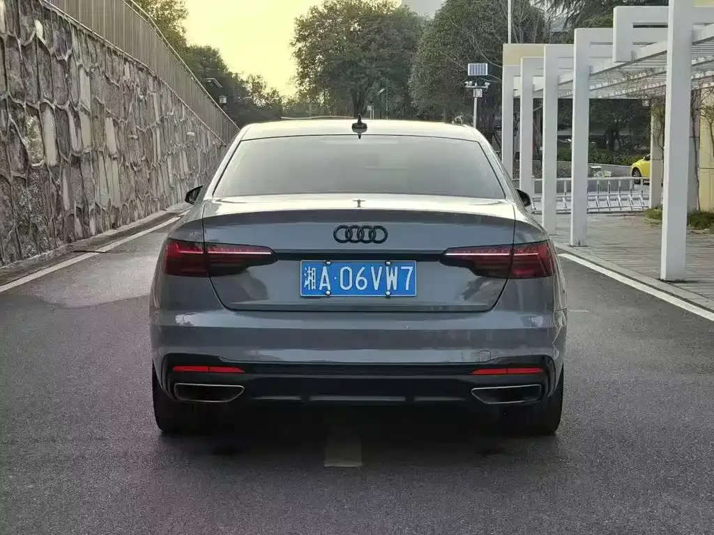 Audi A4L — фото 2