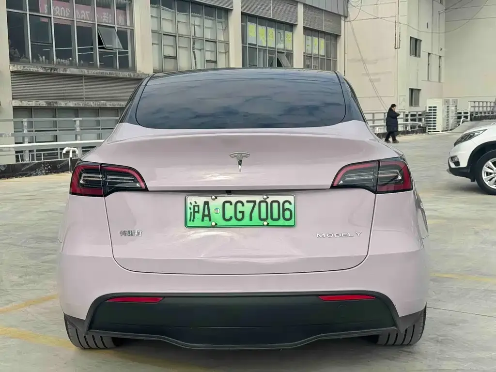 Tesla Model Y — фото 6