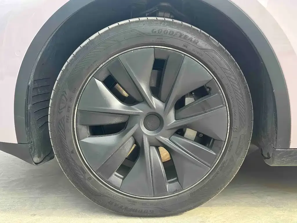 Tesla Model Y — фото 9
