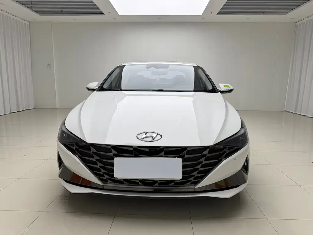 Hyundai Elantra — фото 2