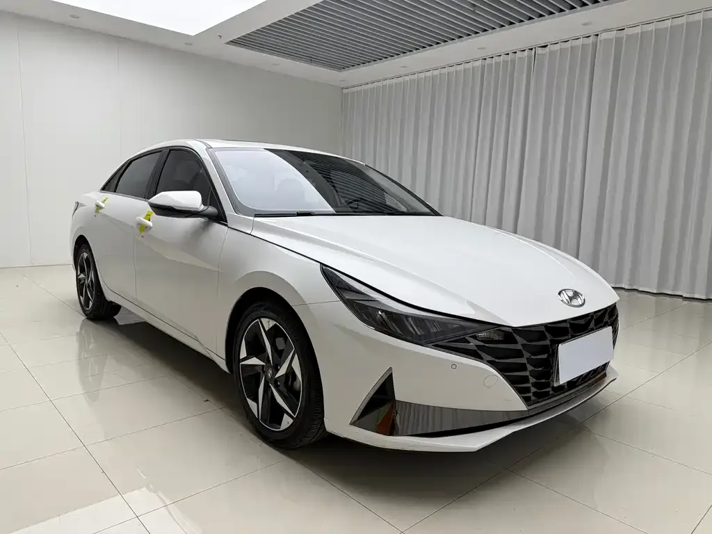 Hyundai Elantra — фото 3