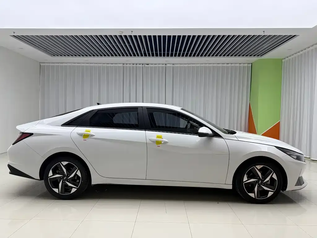 Hyundai Elantra — фото 4