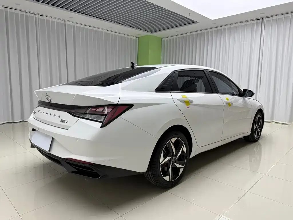 Hyundai Elantra — фото 5