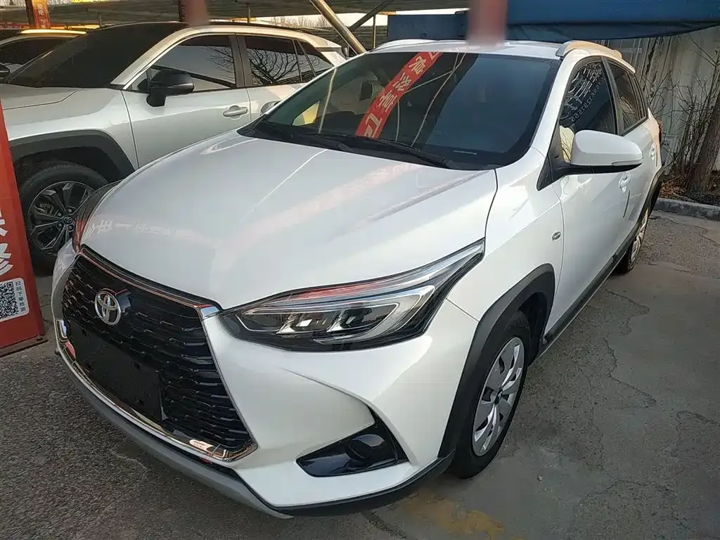 Toyota Yaris L — фото 10