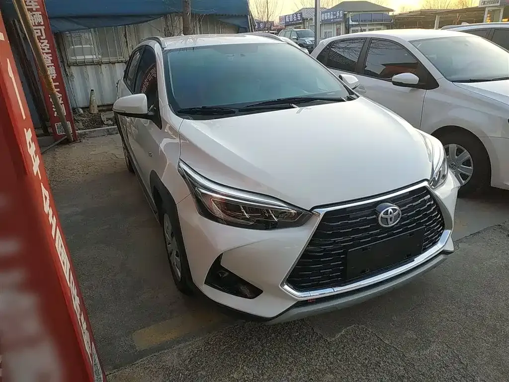 Toyota Yaris L — фото 2