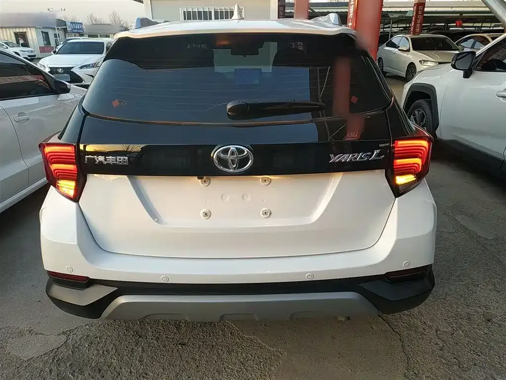 Toyota Yaris L — фото 8