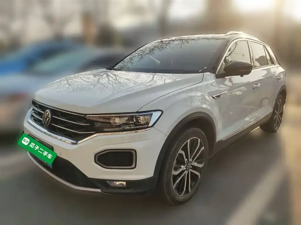 Volkswagen T-Roc — фото 1