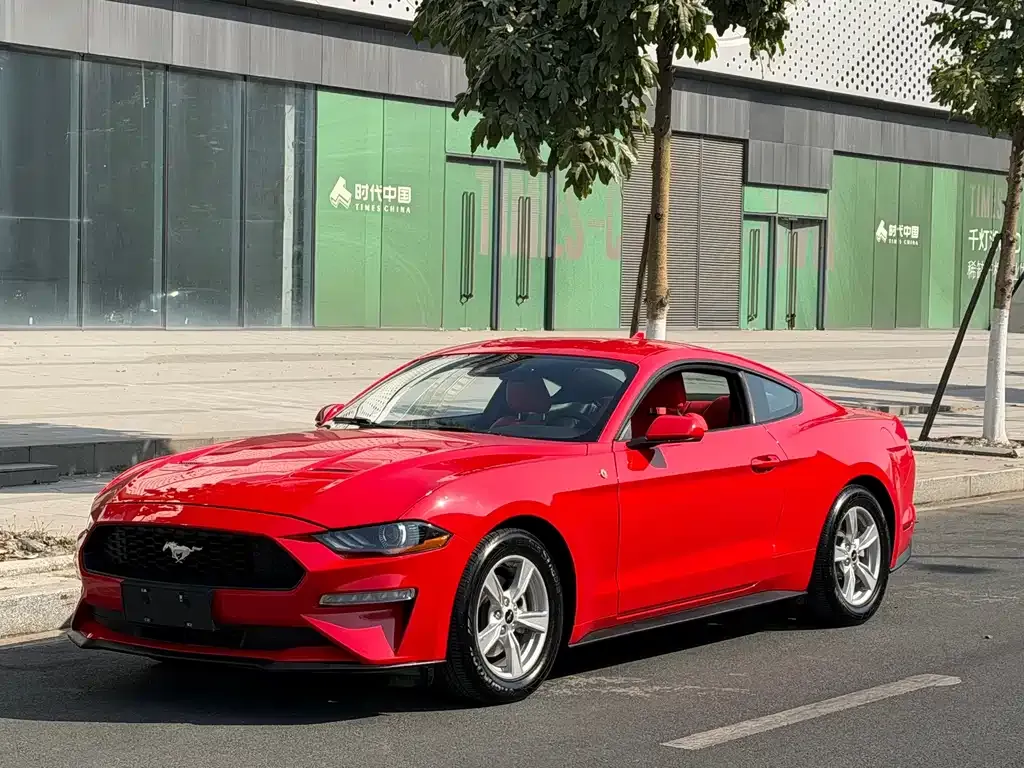 Ford Mustang — фото 1