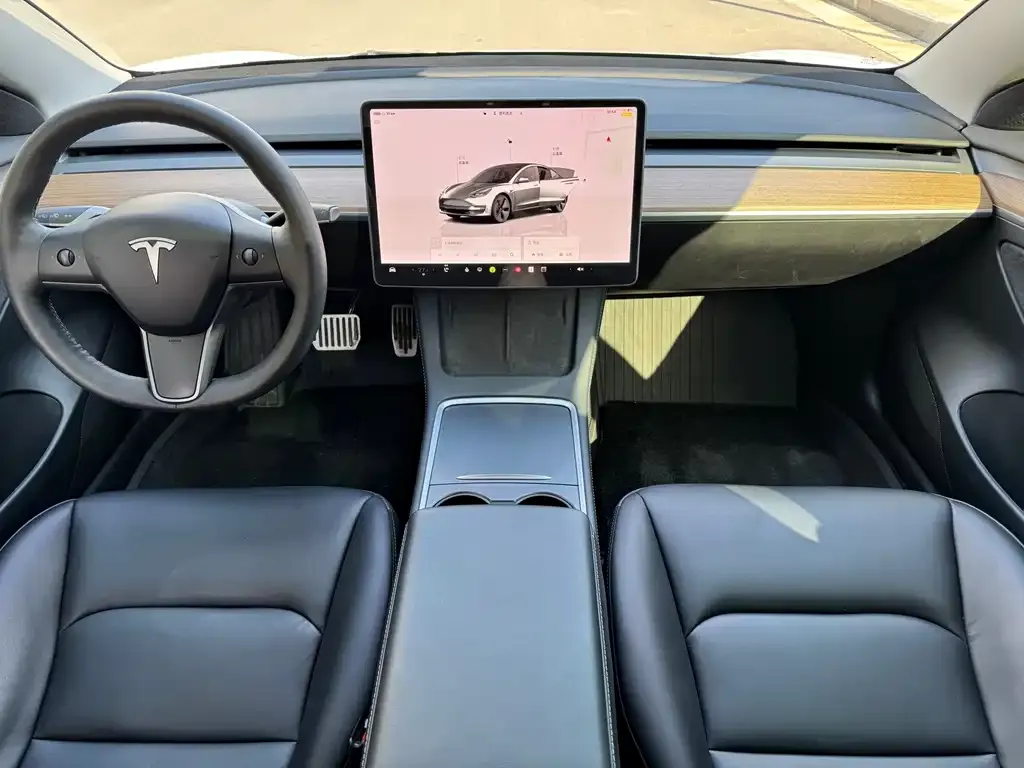 Tesla Model 3 — фото 3