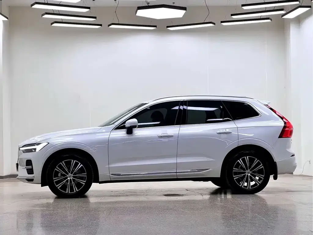 Volvo XC60 — фото 7