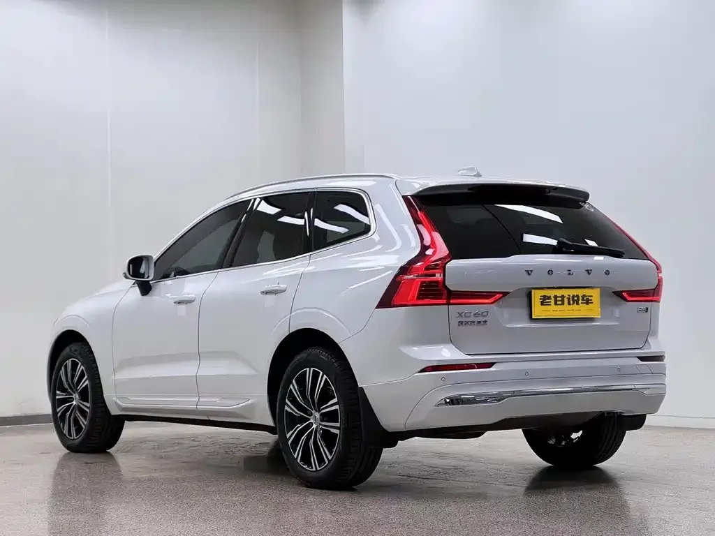 Volvo XC60 — фото 9