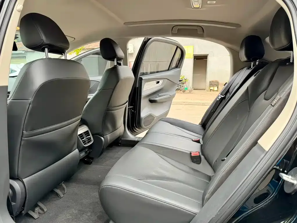 Hongqi E-QM5 — фото 2