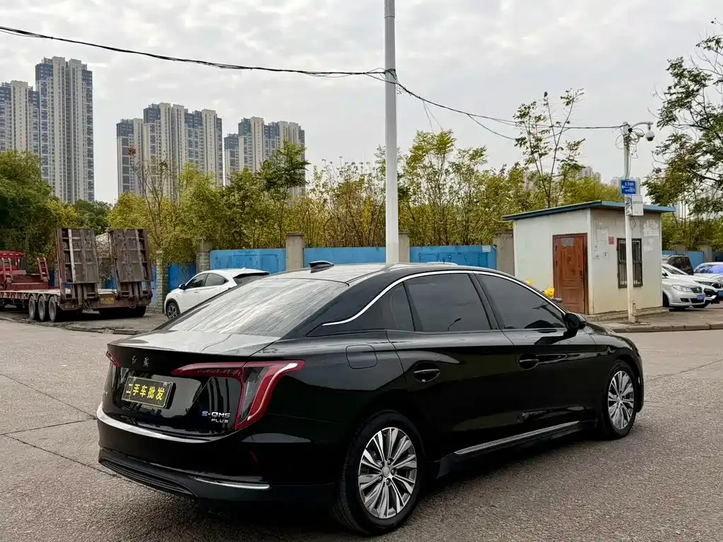Hongqi E-QM5 — фото 6