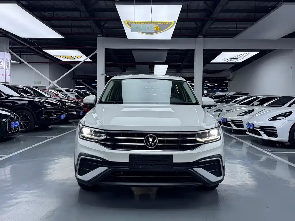 Volkswagen Tiguan L — фото 2