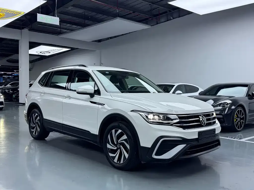 Volkswagen Tiguan L — фото 3