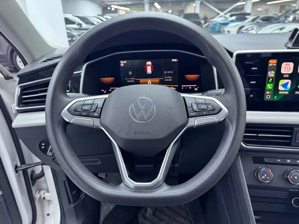 Volkswagen Tiguan L — фото 7