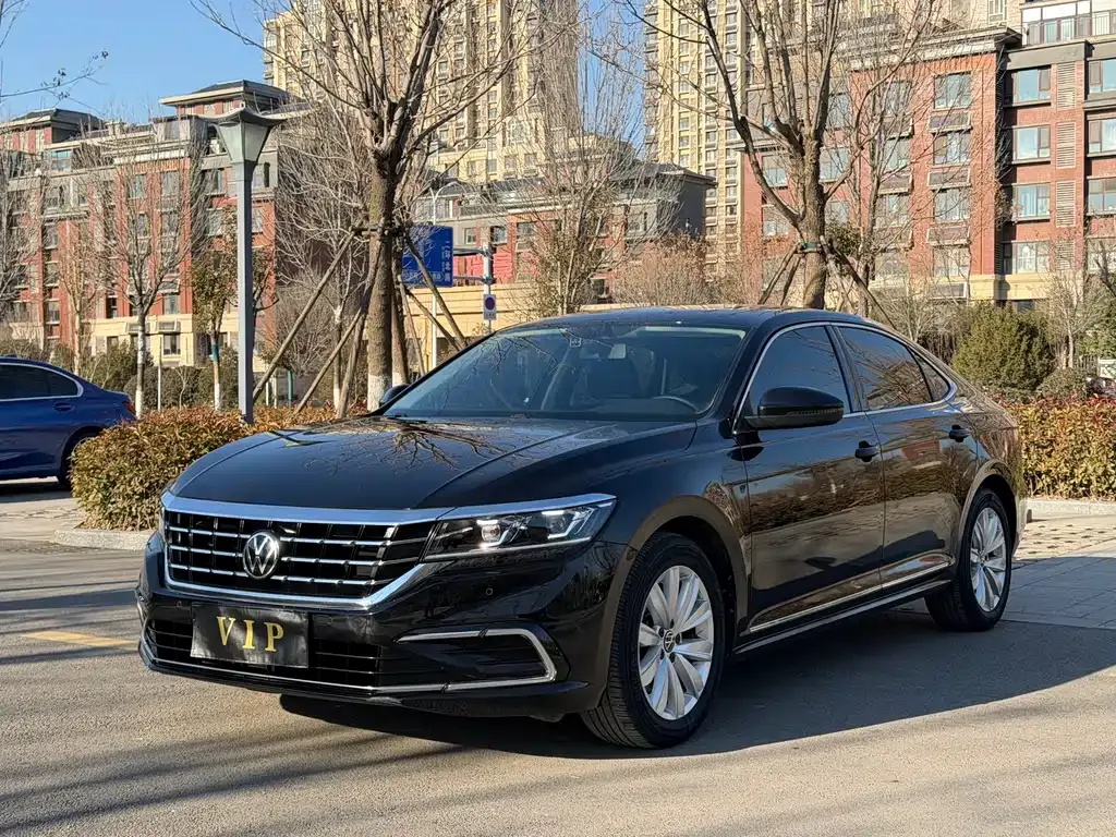 Volkswagen Passat — фото 1