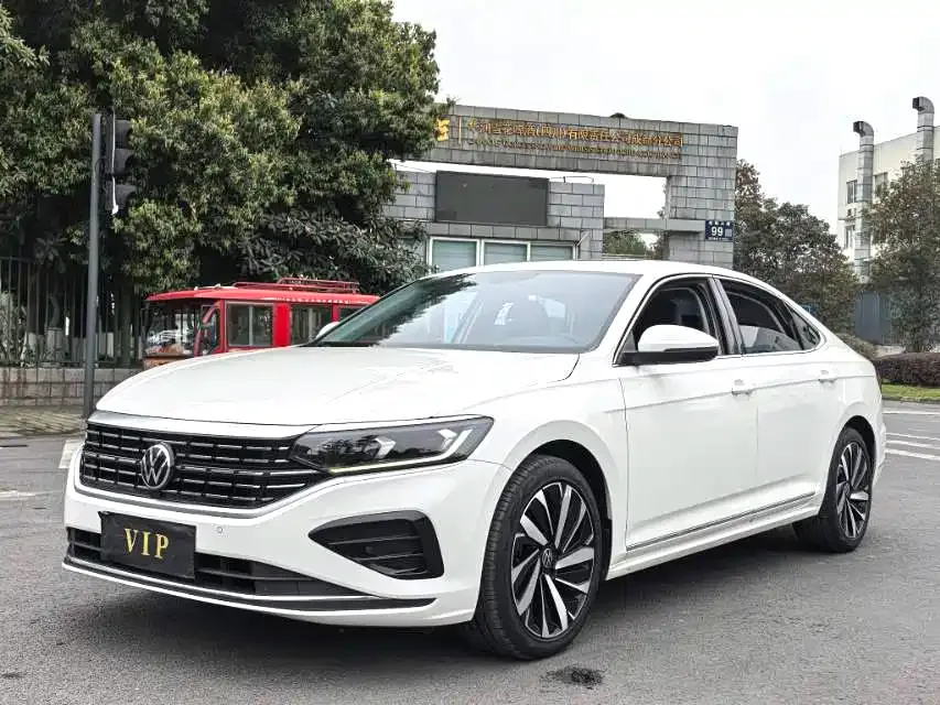 Volkswagen Passat — фото 1