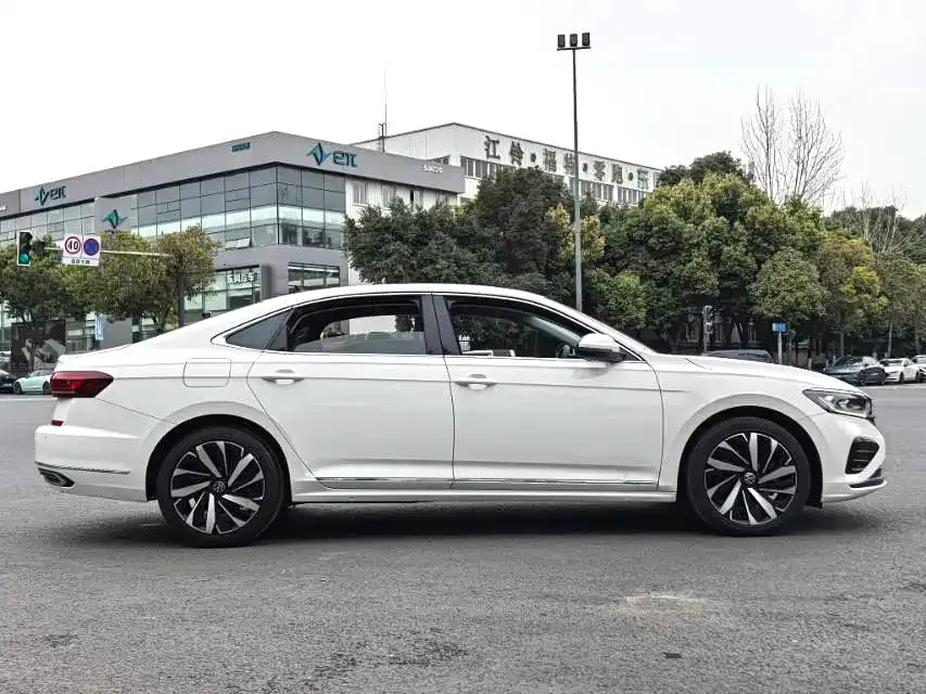 Volkswagen Passat — фото 9