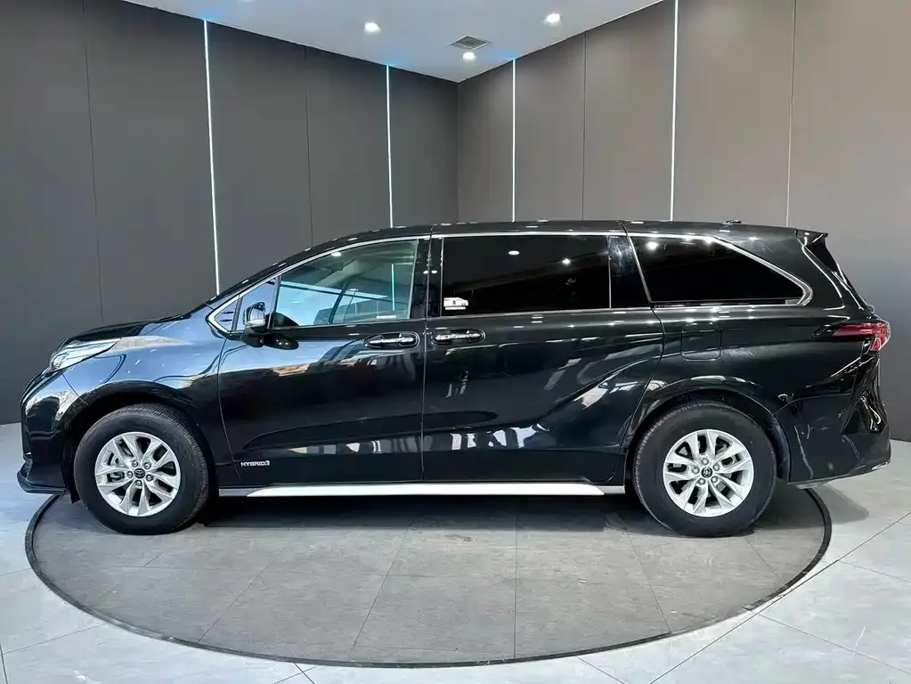 Toyota Granvia — фото 6