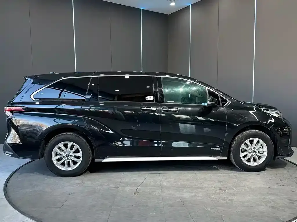 Toyota Granvia — фото 10