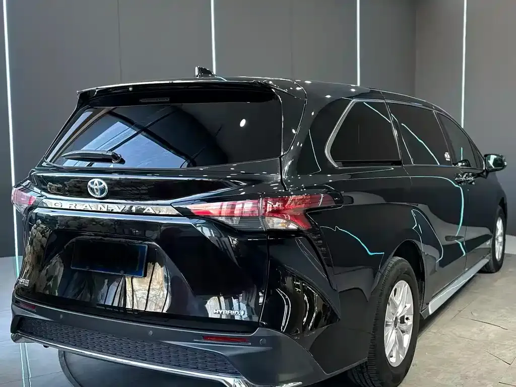 Toyota Granvia — фото 8